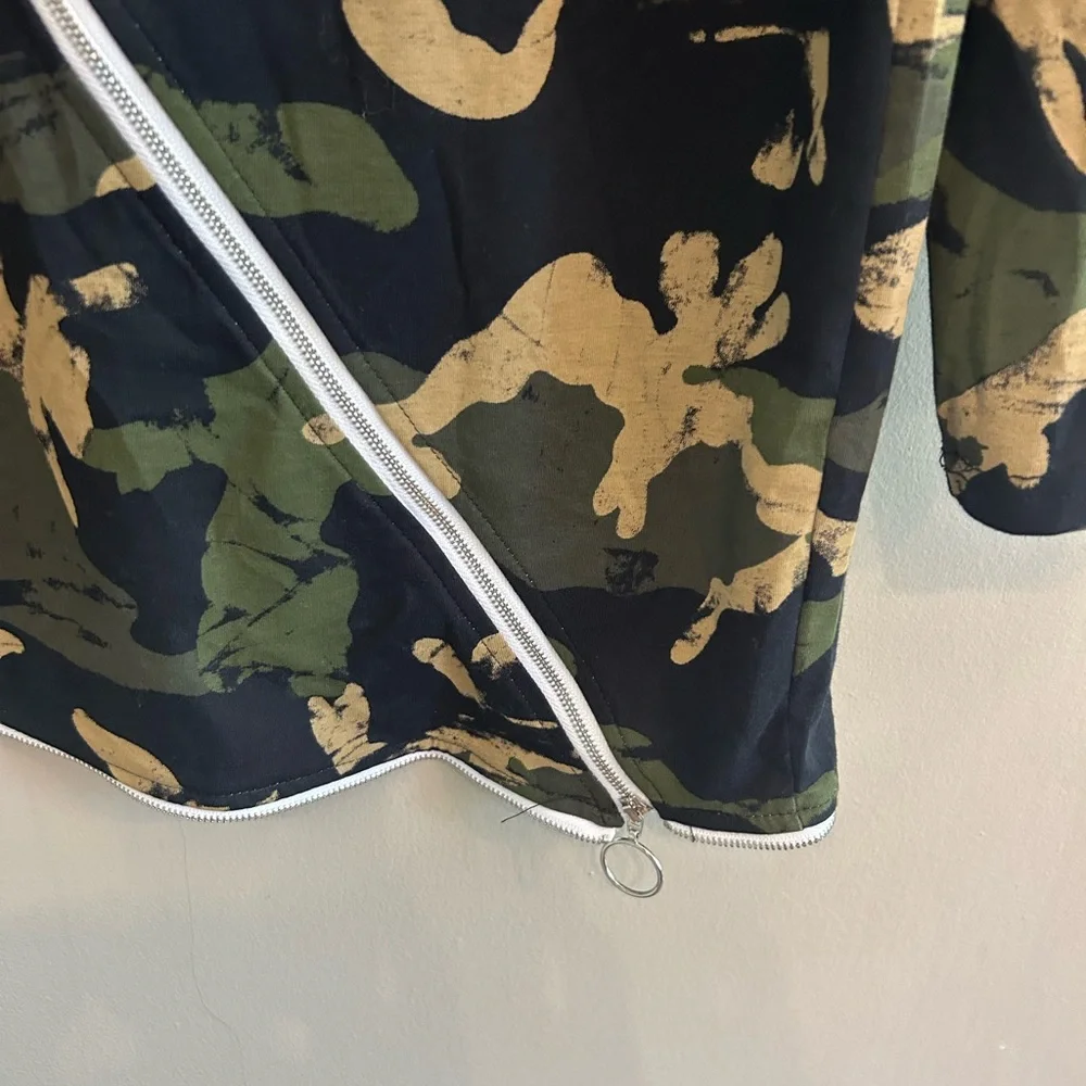 NWOT TOV Los Angeles Womens Camouflage Crazy Zipper Asymmetrical size 38/M